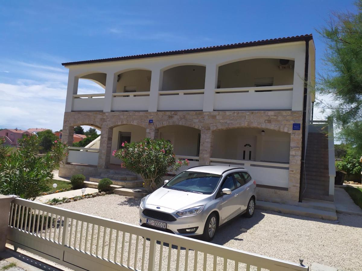 Apartmani Vjeko วีร์ ภายนอก รูปภาพ