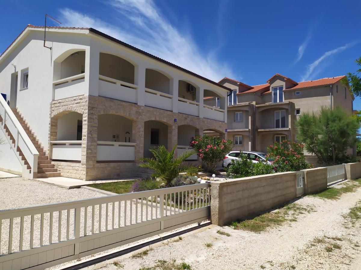 Apartmani Vjeko วีร์ ภายนอก รูปภาพ
