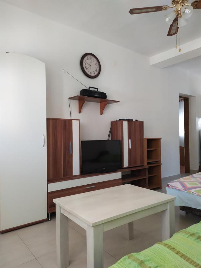Apartmani Vjeko วีร์ ภายนอก รูปภาพ