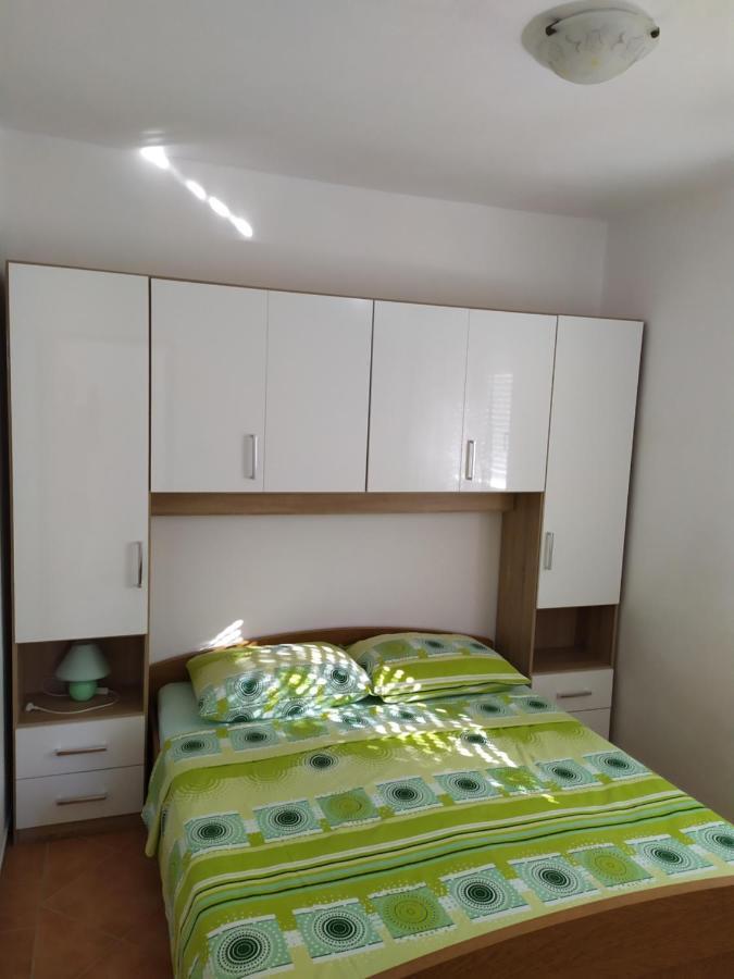 Apartmani Vjeko วีร์ ภายนอก รูปภาพ