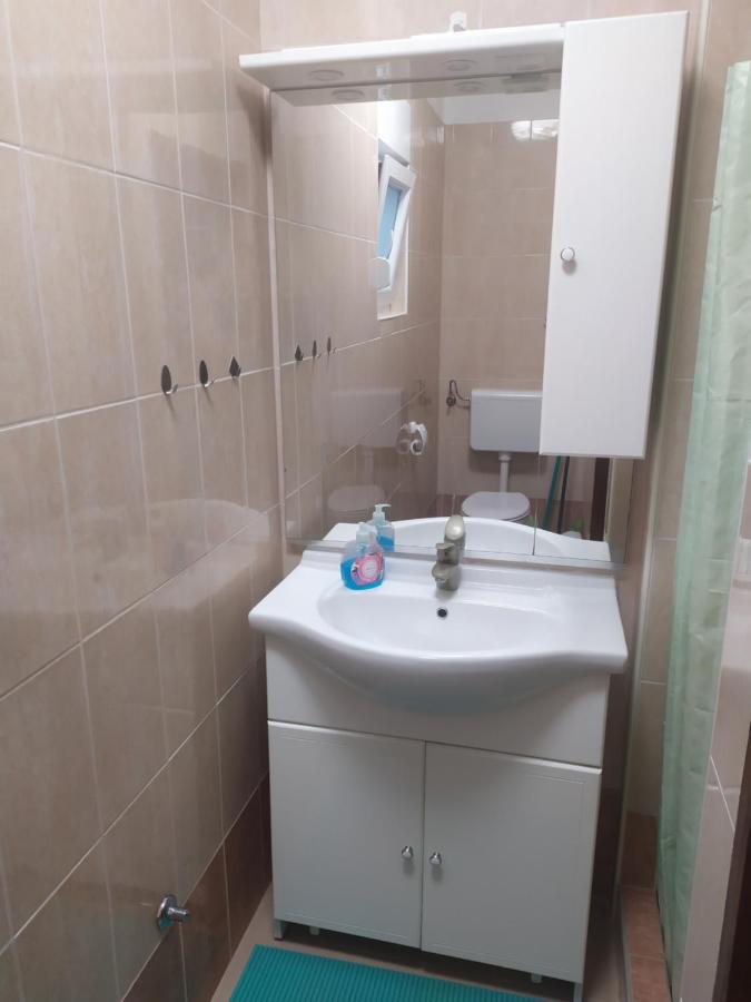 Apartmani Vjeko วีร์ ภายนอก รูปภาพ