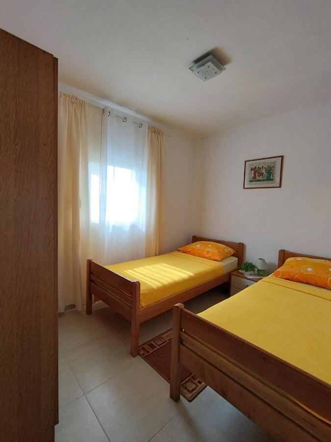 Apartmani Vjeko วีร์ ภายนอก รูปภาพ