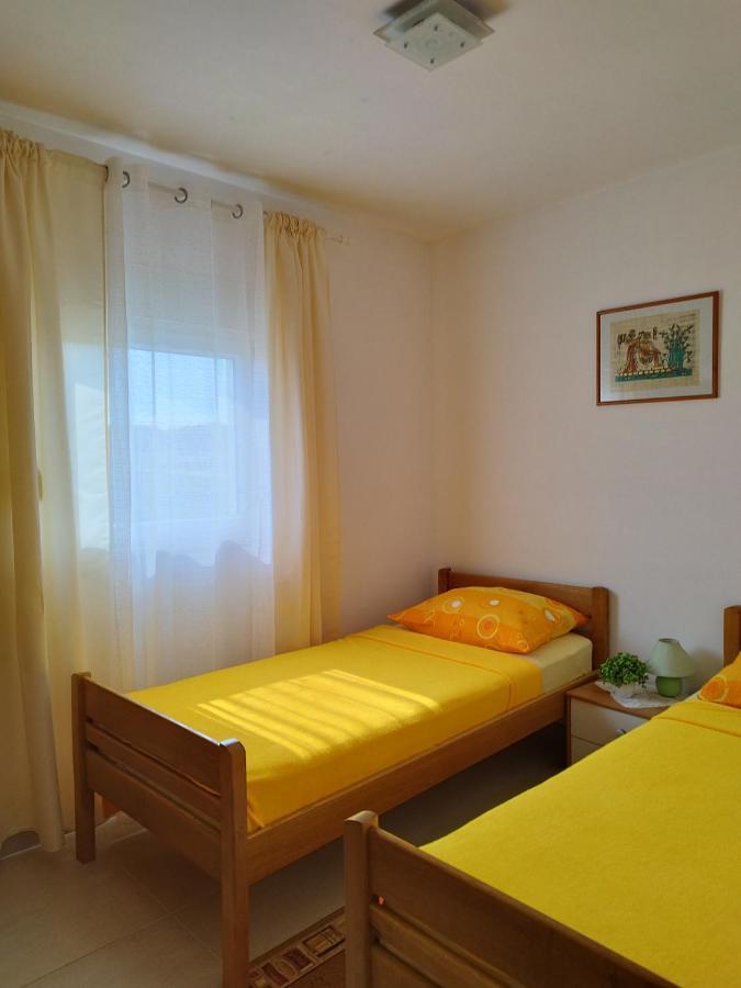 Apartmani Vjeko วีร์ ภายนอก รูปภาพ