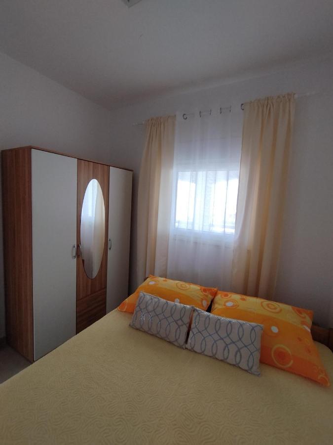 Apartmani Vjeko วีร์ ภายนอก รูปภาพ