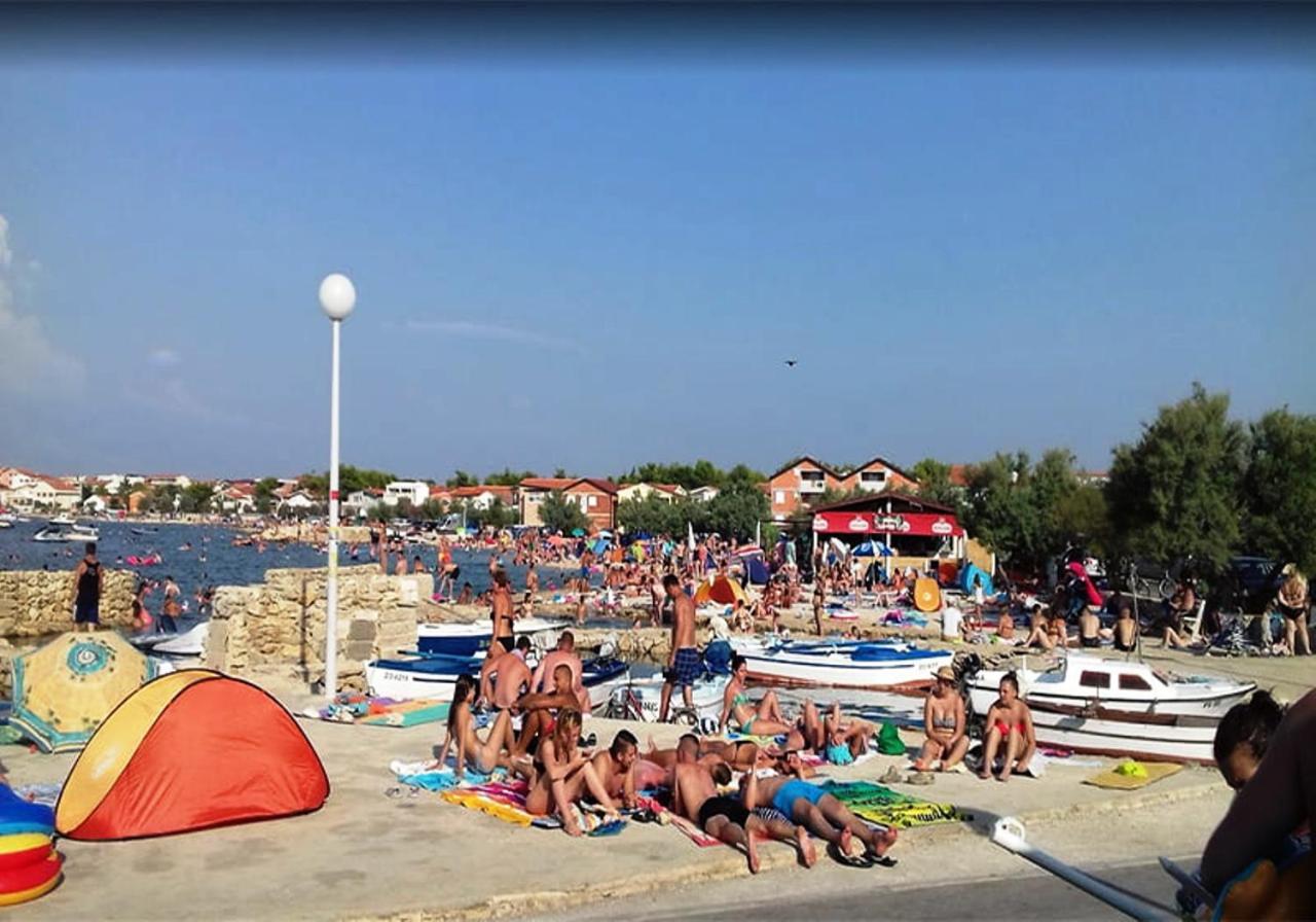 Apartmani Vjeko วีร์ ภายนอก รูปภาพ
