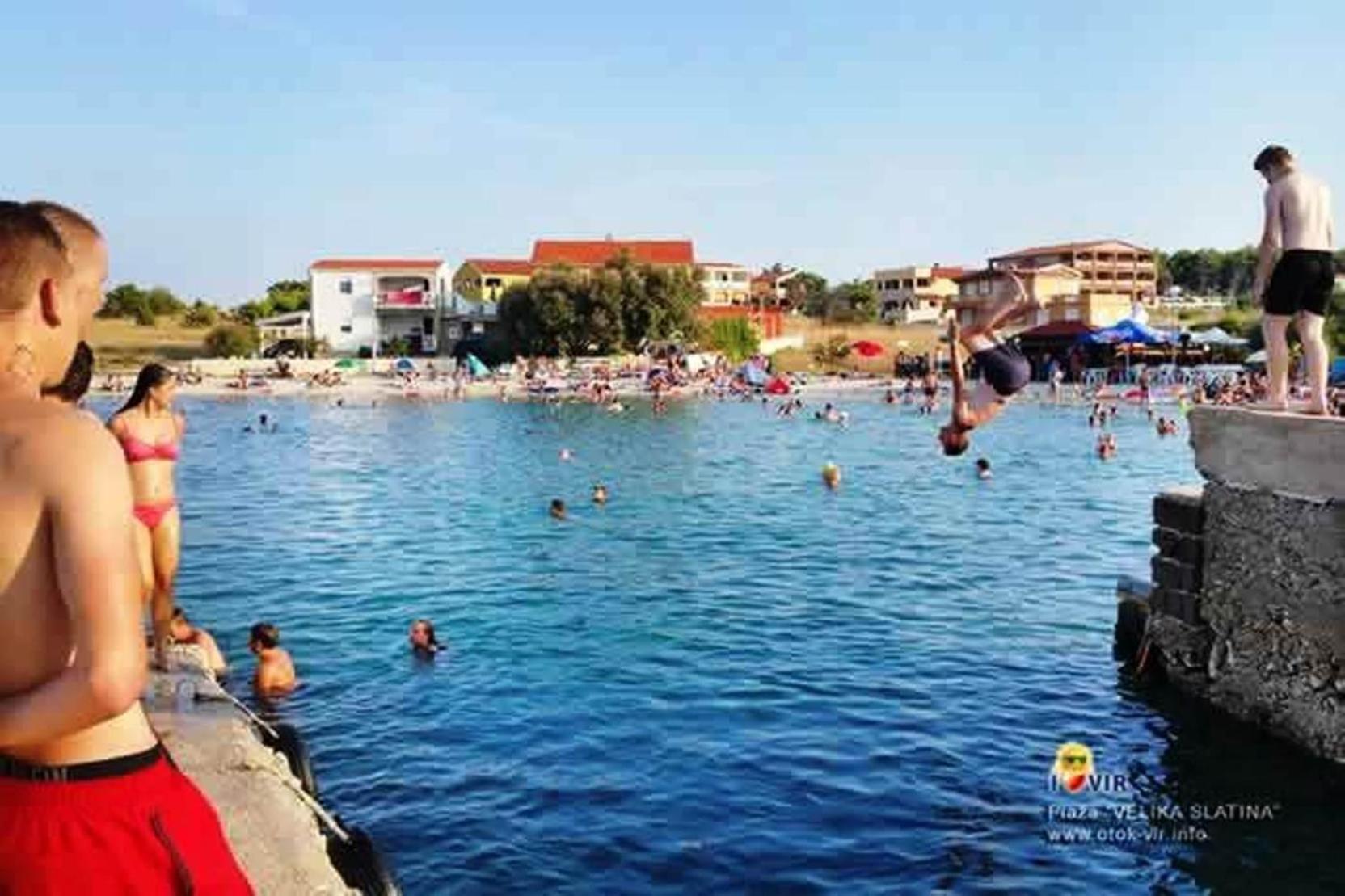 Apartmani Vjeko วีร์ ภายนอก รูปภาพ