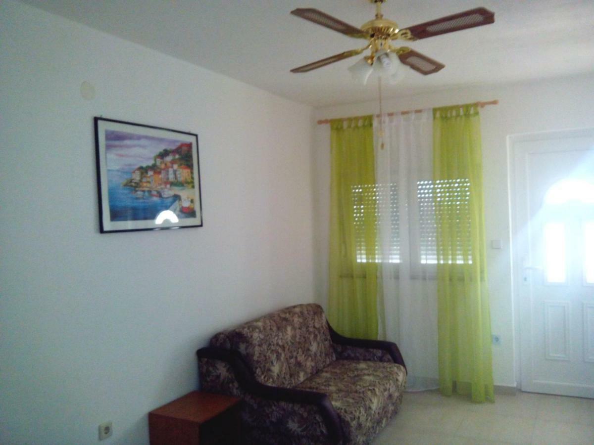 Apartmani Vjeko วีร์ ภายนอก รูปภาพ