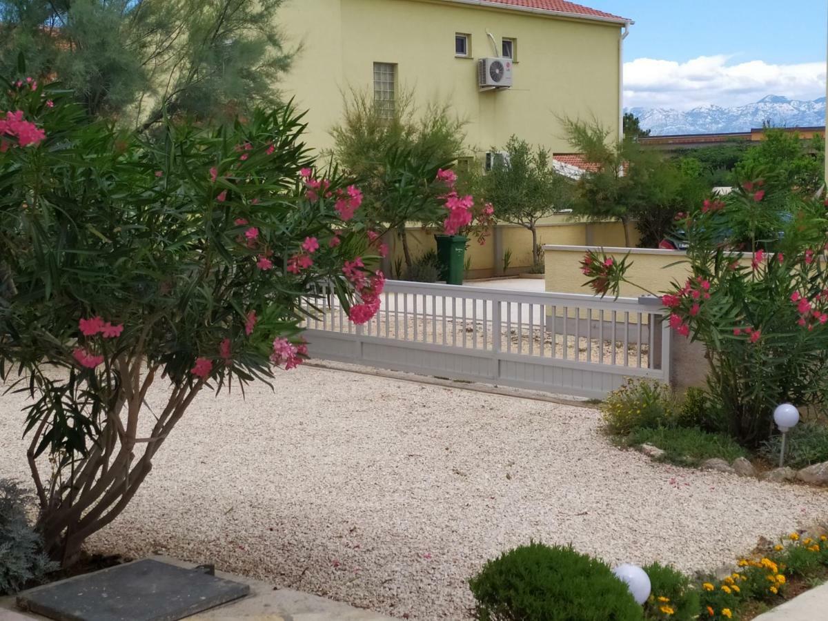 Apartmani Vjeko วีร์ ภายนอก รูปภาพ